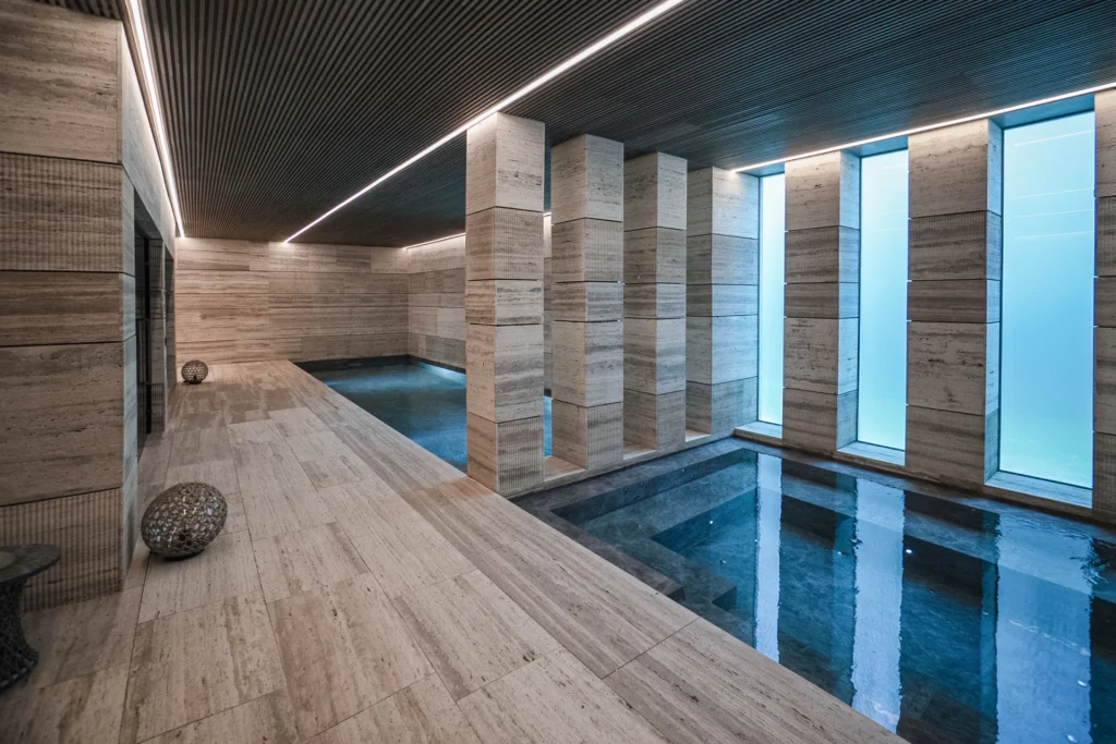 villa geneve la zagaleta Modern indoor swimming pool area